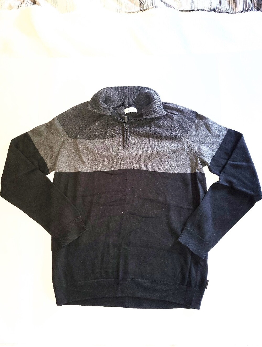 Men's Calvin Klein Colorblock Cotton Pull Over Sweater Medium